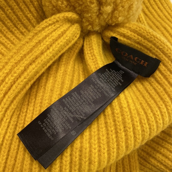 Rare Wool/Cashmere Blend Coach Hat, Gloves and Scarf Set - Picture 6 of 6
